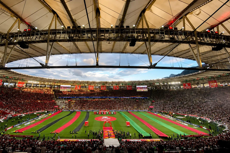 Rio de Janeiro: Ticket and local support for a football match at Maracanã