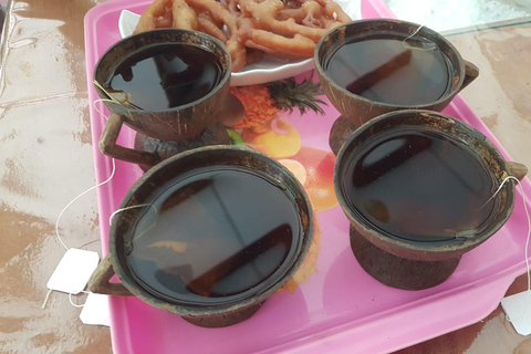 纳克尔斯峰探险和希洛亚村露营 2 日游