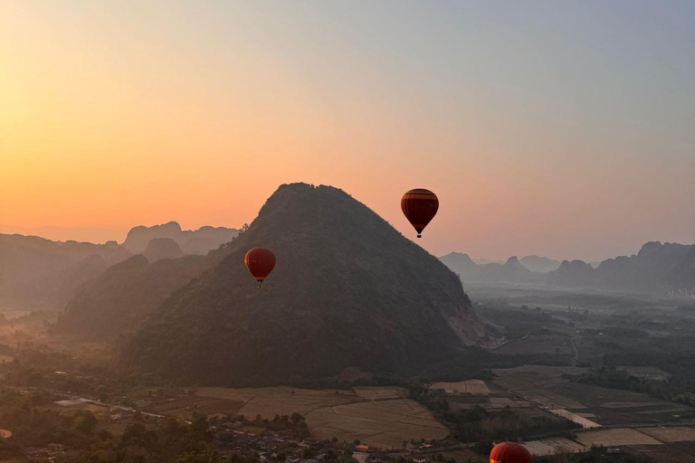 Vang Vieng: ballonvaart met ophaalservice vanaf je hotel in de stad