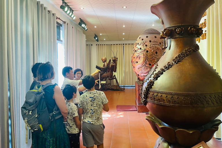 Hoi An: 3-Hour Wood Carving Class with Local Artist