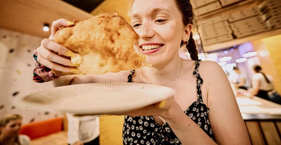 Central Budapest: Guided Food Walking Tour with Drinks