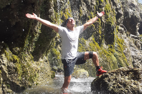 Kourtaliotiko-Schlucht: Geführte Flussabenteuerwanderung mit Mittagessen