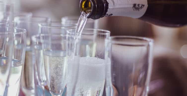 Budapest: By Night Sightseeing Cruise with Welcome Drink photo 6