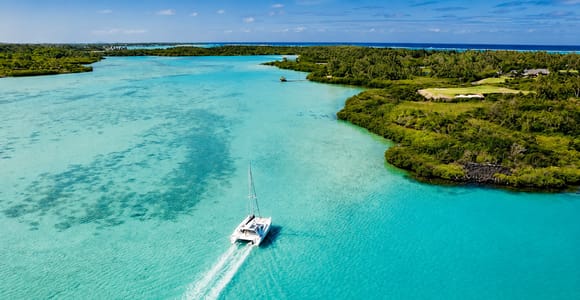 Mauritius: Ile aux Cerfs Catamaran Lagoon Experience + BBQ