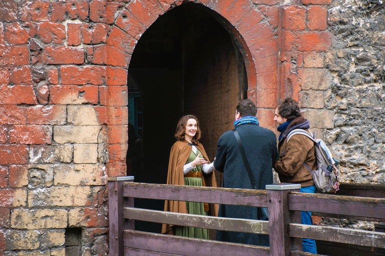 Walking tour with an Actor-Guide: Rouen with Joan of Arc Italian Shared Tour : 15 people maximum
