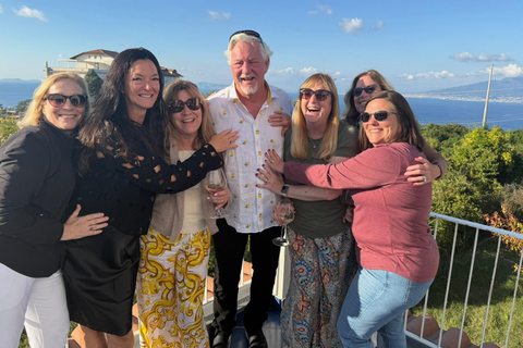 Sorrento: Cooking Class with Live music, wine and Limoncello