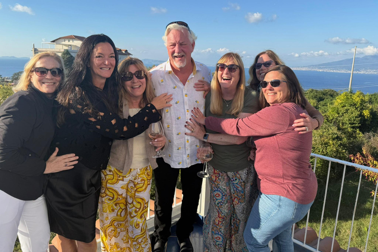 Sorrento: Cooking Class with Live music, wine and Limoncello