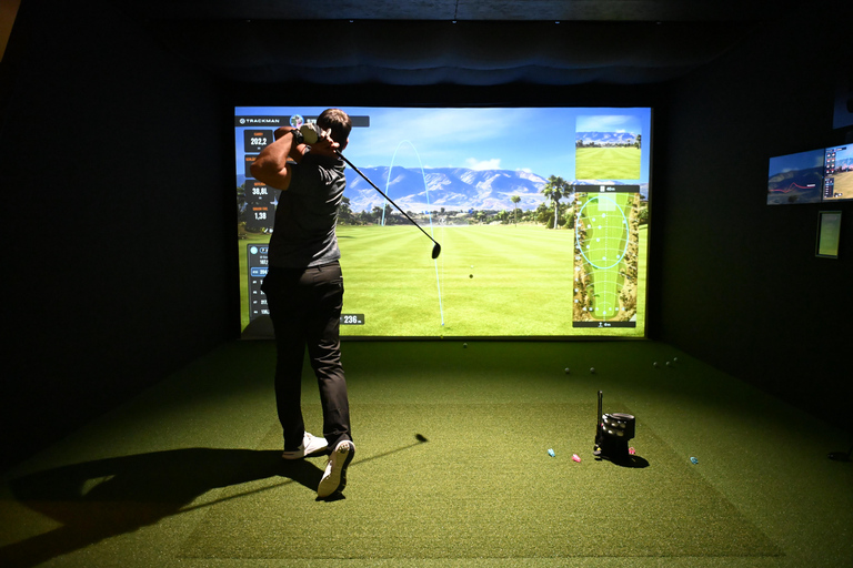 Dreieich: Indoor Golf Experience with Trackman Simulator