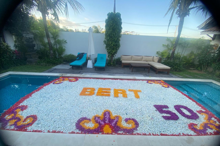 Decorações de flores para piscina em Bali: Aniversário-Lua de Mel-AniversárioDecoração de flores para piscina em Bali: Piscina de até 24m²