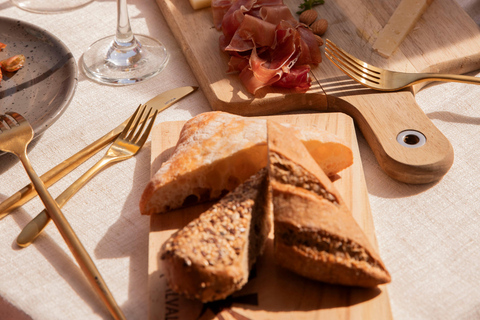 Prywatna degustacja wina z widokiem na Sagrada Familia i posiłkiem tapas