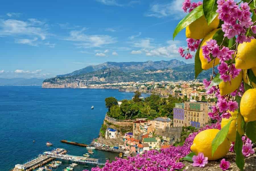 Von Neapel aus: Premium Tour von Sorrent, Positano, Amalfi. Foto: GetYourGuide Von Neapel aus: Premium Tour von Sorrent, Positano, Amalfi. Foto: GetYourGuide