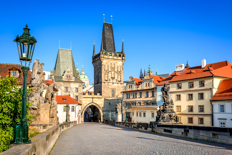 Prague : 4 heures en segway et scooter, déjeuner et boissons