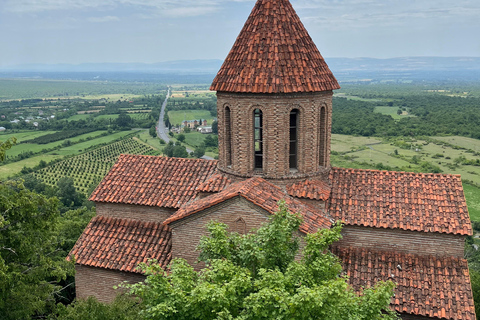 Bakú: excursión de escalada al castillo de hadas de Zagatala con acampadaBakú: Excursión al castillo encantado de Zagatala con acampada