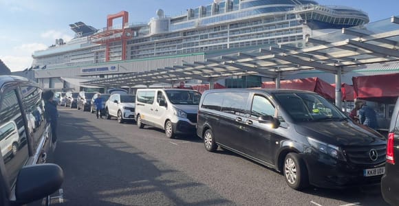 Hafen von Southampton nach London – optional über Stonehenge