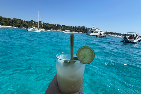 3-Hour Private Boat Cruise: Cap d'Antibes, Théoule, and Lérins Islands