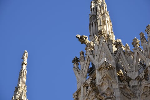 Milan: Private City Tour with Transfers and Champagne