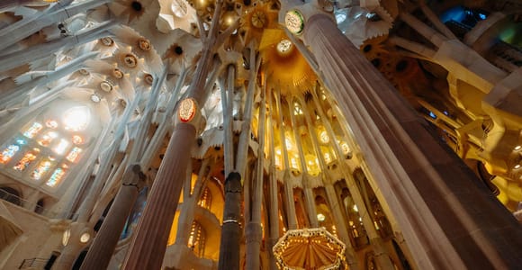 Barcelona: Sagrada Familia Guided Tour with Tower Access