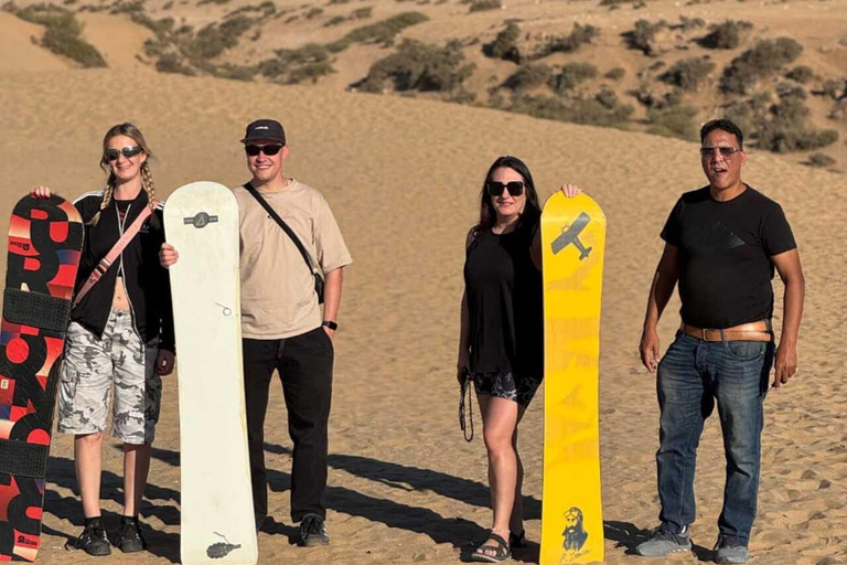 Expérience dans le désert de Timlalin au coucher du soleil, balade à dos de chameau et spectacle de feuExpérience au coucher du soleil dans le désert de Timlalin, balade à do