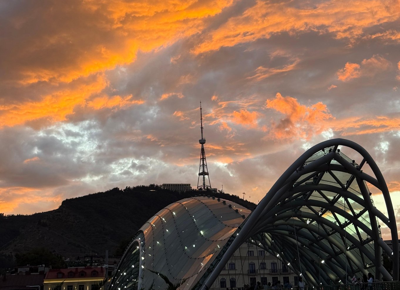 Oplevelse med byvandring i Tbilisi, vinsmagning og bådtur på floden