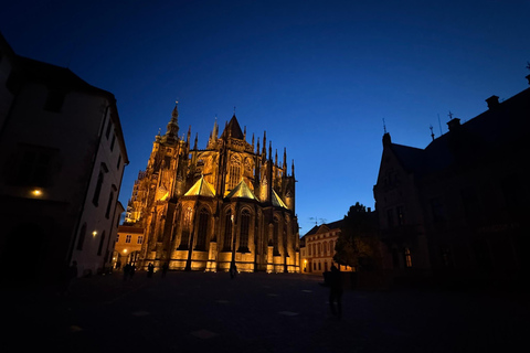 Prague: VIP Prague Castle Night Walk with Panoramic Views VIP Prague Castle Night Walk with Panoramic Views (German)