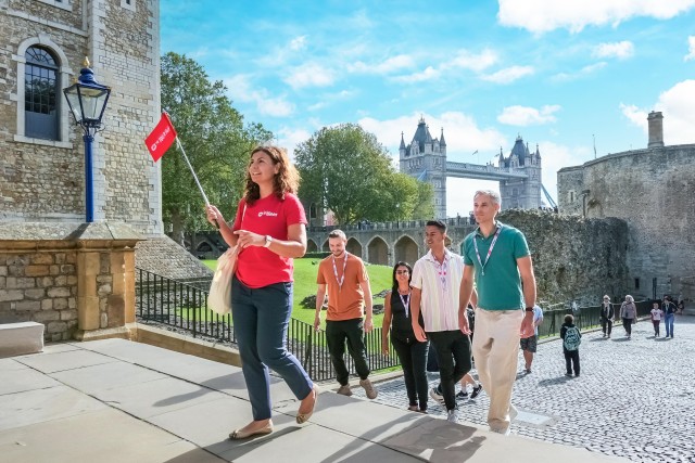 Visit London Tower of London Guided Tour with Boat Ride in London