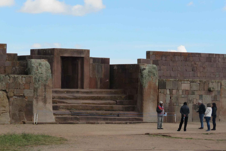 Från La Paz: Gemensam guidad tur till Tiwanaku-ruinerna