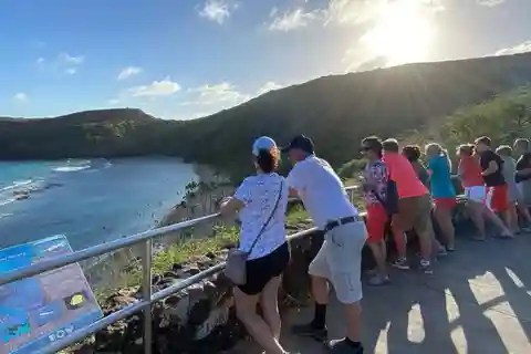 Oahu: Circle Island Tour with Snorkeling and Pineapple