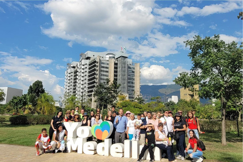 Medellín: City Tour by Panoramic Bus with Guide