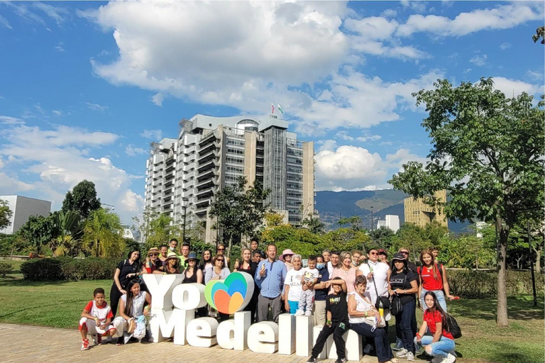 Medellín: City Tour by Panoramic Bus with Guide