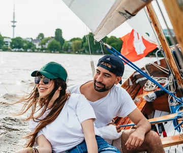 Hamburgo: Passeio de barco pelo rio Alster em um veleiro de dois mastros