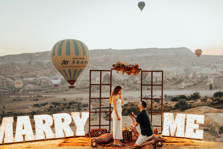 Heiratsantrag-Überraschung &amp; Verlobung in Kappadokien