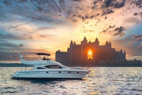 Dubai Marina 2-Hour Yacht Tour with Tropical Drinks