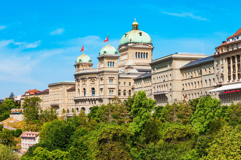 Private Tagestour: Von Interlaken in die Hauptstadt, nach Bern und Lausanne