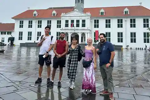 Jakarta Fun City Tour with the Local Snacks Tasting