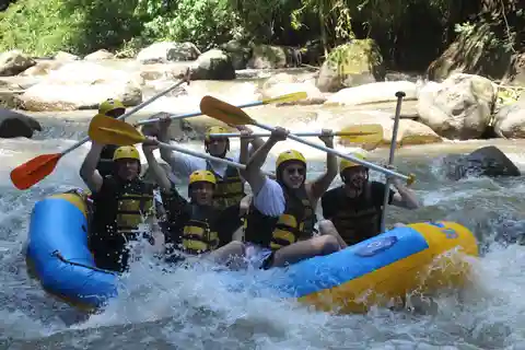 Terraços de arroz, aventura em Ubud, aventura em gorila, quadriciclo e rafting