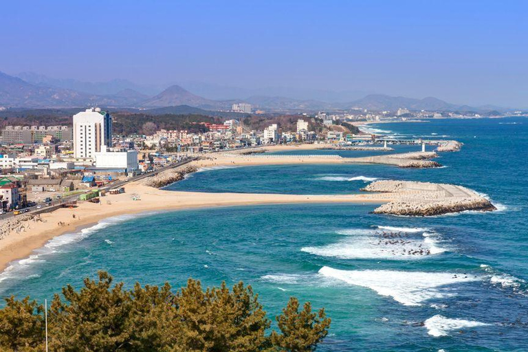 South Korea: 5-Day Private Tour of Palaces, Islands, Beaches Mt Seoraksan private tour & Sokcho beaches & Temples