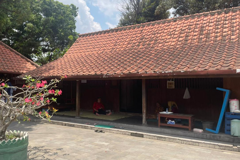 Yogyakarta: o Reino Mataram permanece com o artesanato em prataYogyakarta: Vestígios do Reino Mataram com exposição de prata