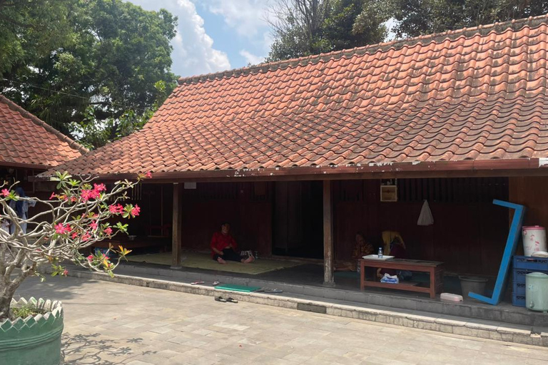 Yogyakarta: o Reino Mataram permanece com o artesanato em prataYogyakarta: Vestígios do Reino Mataram com exposição de prata