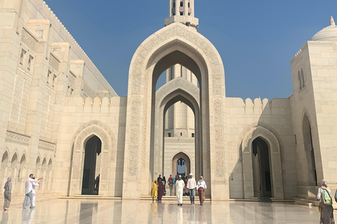 Muscat: Private Stadtrundfahrt mit Abholung und Rückgabe