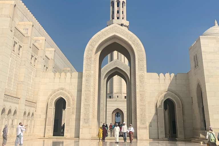 Muscat: Private City Highlights Tour With Pick-up/Drop-off