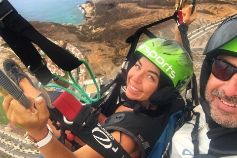 Tandem paragliding flight in Tenerife. Bronze Flight 800m take off, 15-20 min flight