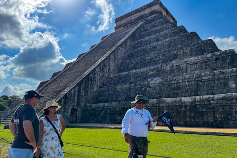 Da Cancun: Escursione di un giorno a Chichen Itza, Cenote e ValladolidTour dai punti d&#039;incontro a Cancun