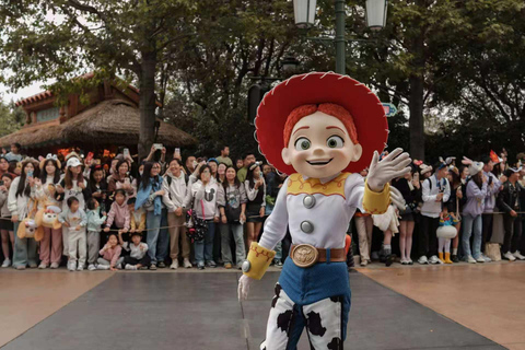 2-Day Shanghai Family Highlights: Disney & City Wonders