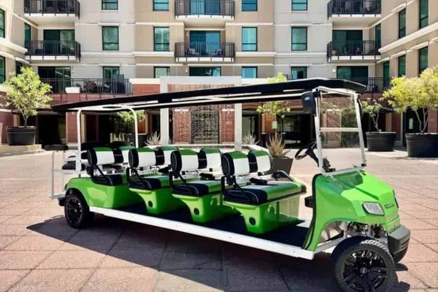 Scottsdale: Scottsdazzle-Weihnachtslichter-Tour im Golfcart. Foto: GetYourGuide