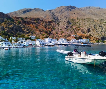 Da Chania: Tour guidato a Loutro (biglietti per la barca inclusi)