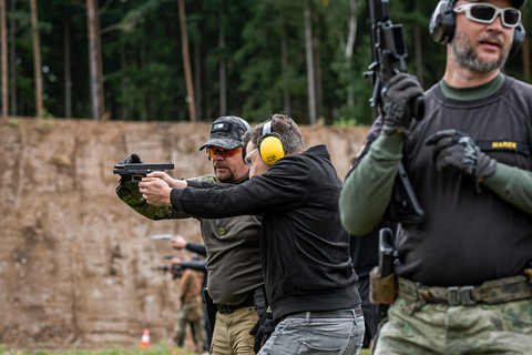 Prag: Outdoor-Schießerlebnis mit bis zu 10 GewehrenPrag: 2-stündiges Outdoor-Schießerlebnis - 7-Waffen-Paket