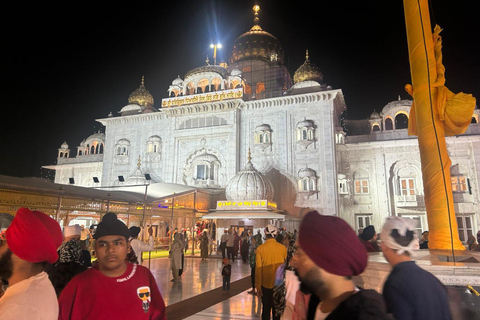 Delhi by Night: Private 3-Hour Luxury Car Tour Tour with a Guide Service Only