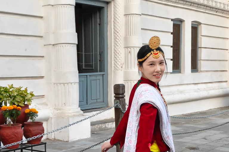 Kathmandu: Traditional Dress Photoshoot & Food Tasting
