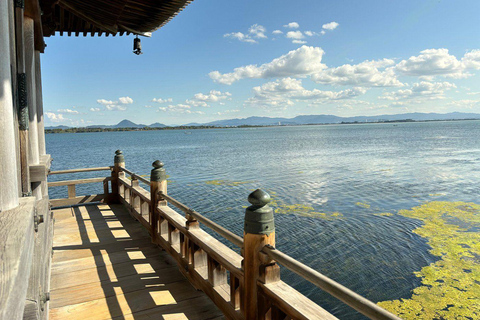 Nara: passeio ao entardecer com caligrafia e lanternasNara: caminhada ao entardecer com caligrafia e lanternas