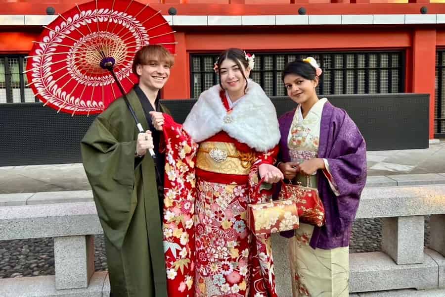 Tokio: Winterliches Kimono-Erlebnis mit kostenlosem Foto in Asakusa. Foto: GetYourGuide